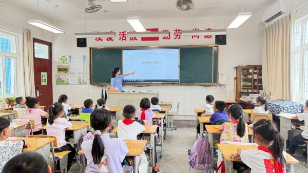 安全无小事，法治护童心