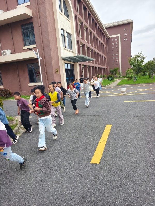 03d9e537c0124aeba276ff18061e38bb.jpg 03d9e537c0124aeba276ff18061e38bb.jpg